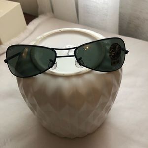 RARE FIND VINTAGE RAY-BAN SUNGLASSES